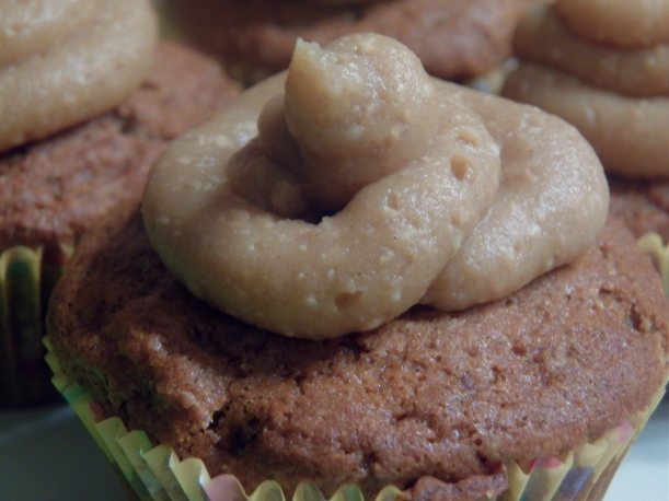 Banana Bread Cupcakes with Honey and Cinnamon Peanut Butter Frosting